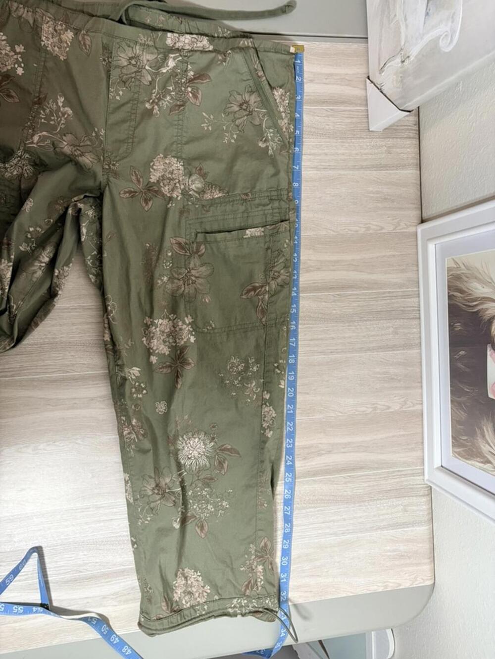 Democracy Floral Cargo Capri Pants Sz 12 Olive Green Drawstring Ankle
